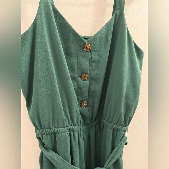 Reitmans | Forest Green Elegant Buttoned Cropped Jumpsuit - Picture 3 of 14